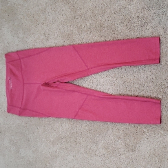 Outdoor Voices~Woman Size M~in Flamingo Pink 7/8 lengths Leggings. - Picture 2 of 15